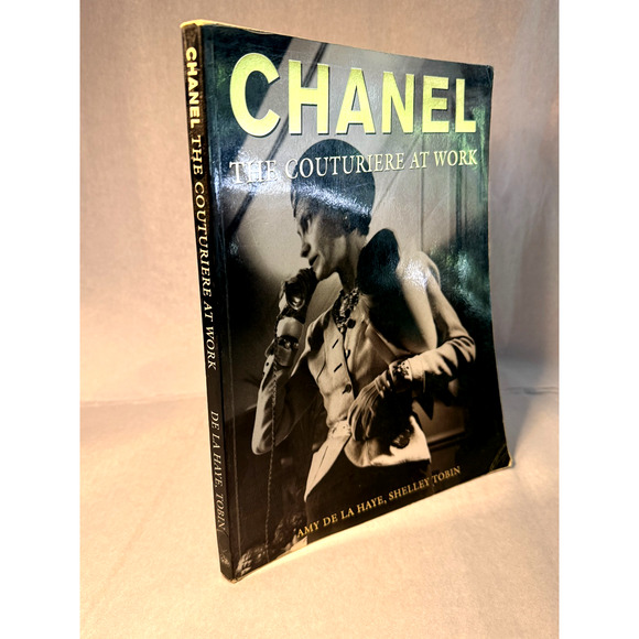 Chanel Couturiere At Work By De Amy La Haye & Tobin Shelley Soft Cover 1st Print - Picture 1 of 11